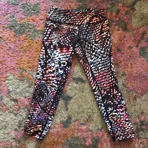 ZELLA CROPPED LEGGINGS